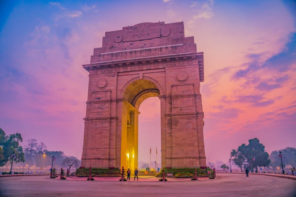 India Gate monument symbolizing Delhi city with tourists and clear skies – Yes Taxi Tours and Travels